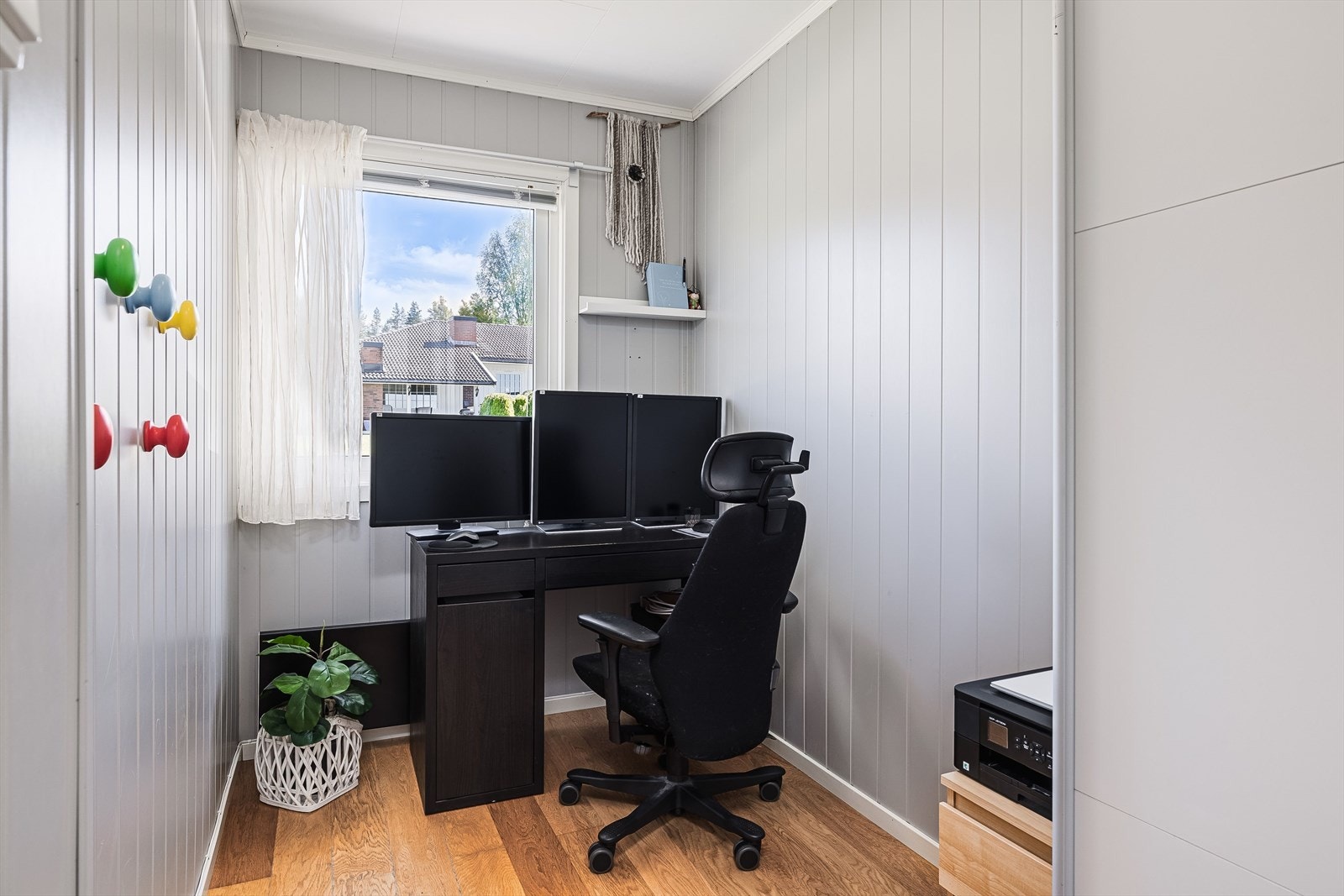 Soverom 4 passer fint som blant annet kontor dersom man ikke har behov for alle 4 soverom. Galleribilde