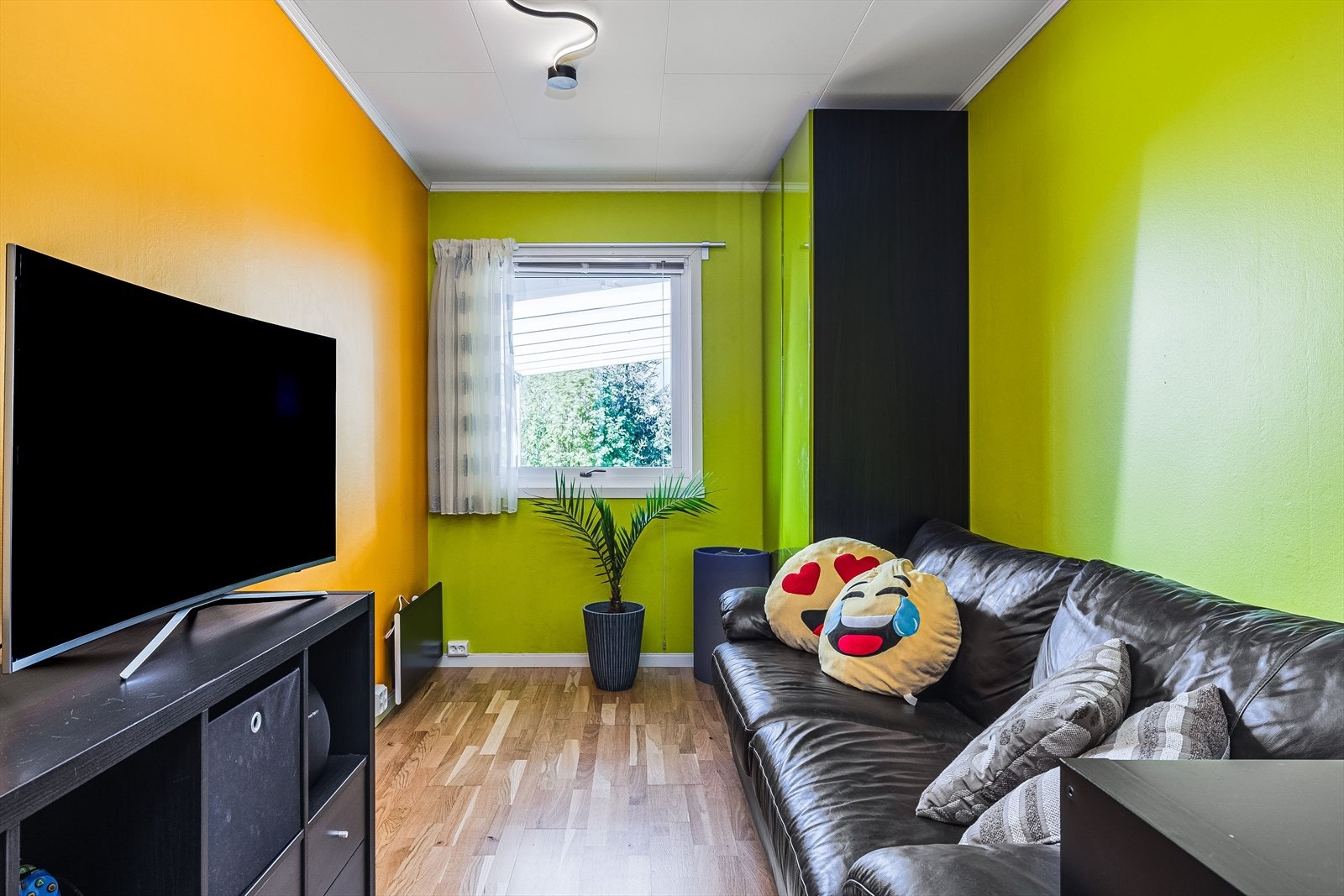 Soverom 3 er av noe mindre størrelse, men fremdeles med god plass til seng og garderobeløsninger. Galleribilde