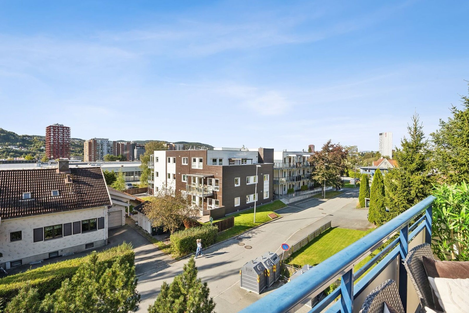 Leiligheten har en svært attraktiv beliggenhet på Sorgenfri, i et veletablert og populært boligområde som kombinerer nærhet til byen med rolige og grønne omgivelser. Galleribilde