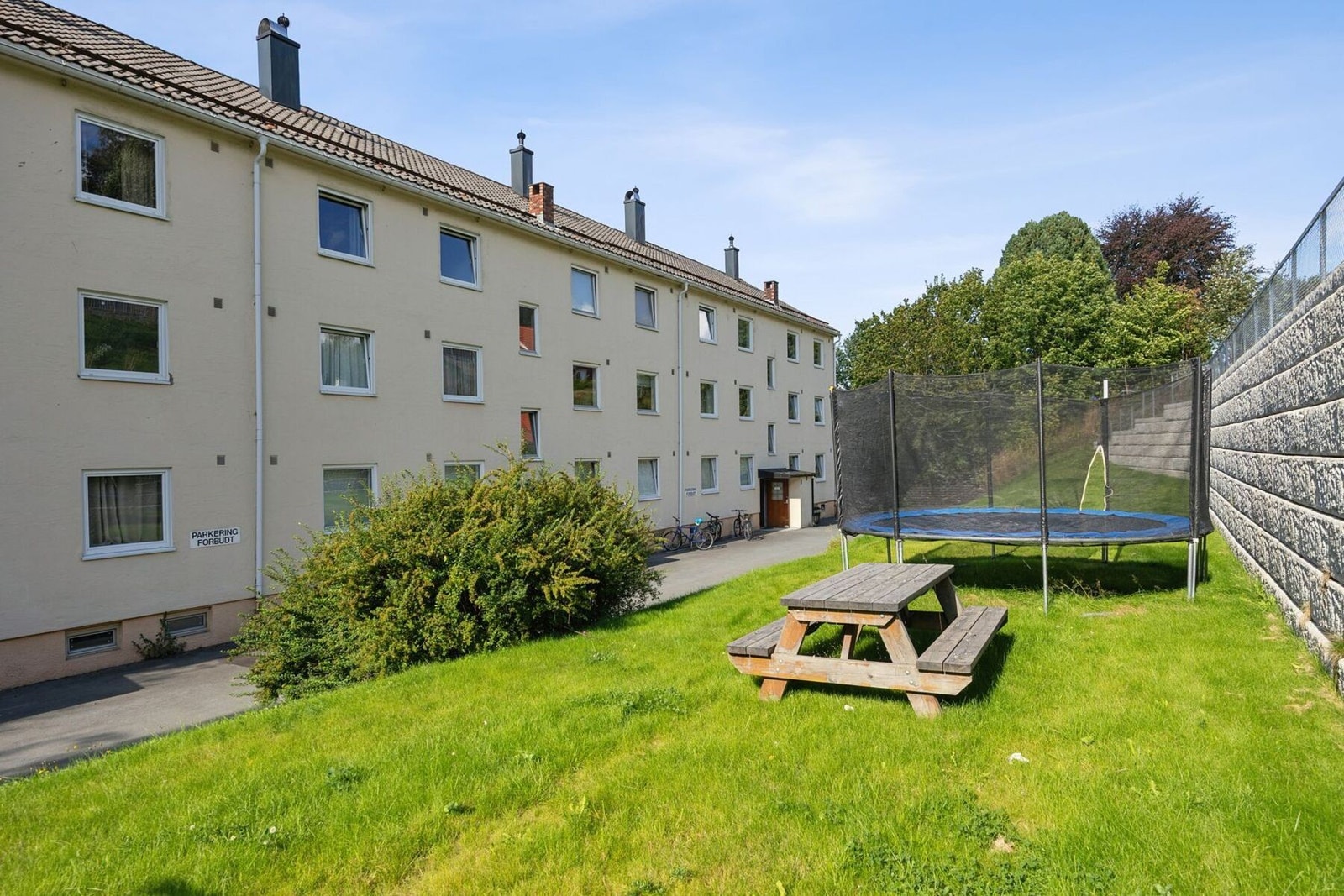 Her bor man fredelig, men samtidig svært sentralt, med kort vei til både sentrum, NTNU Gløshaugen, Sintef, St. Olavs Hospital og Lerkendal stadion. Galleribilde