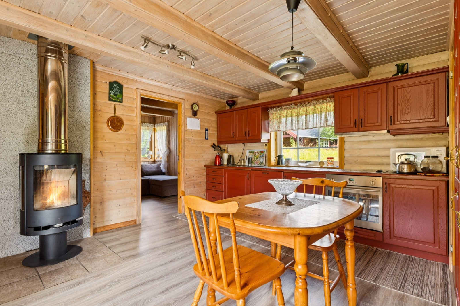 Det medfølger oppvaskmaskin, komfyr og platetopp. Det gis ingen garantier. Galleribilde