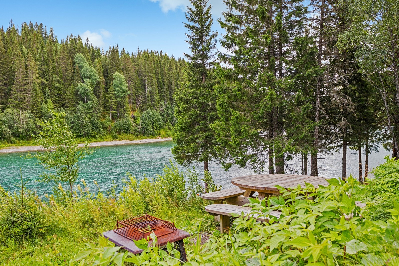 Fint samlingspunkt ved elva. Galleribilde