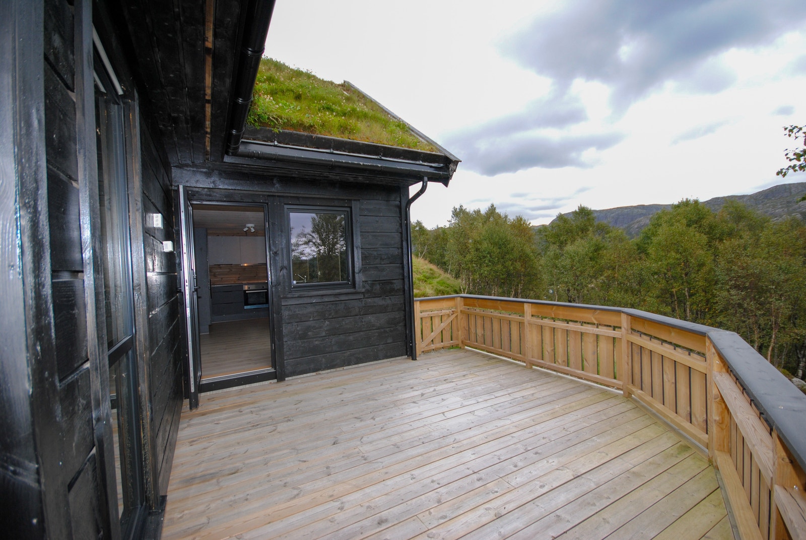 Terrassesiden ut fra spisestue Galleribilde