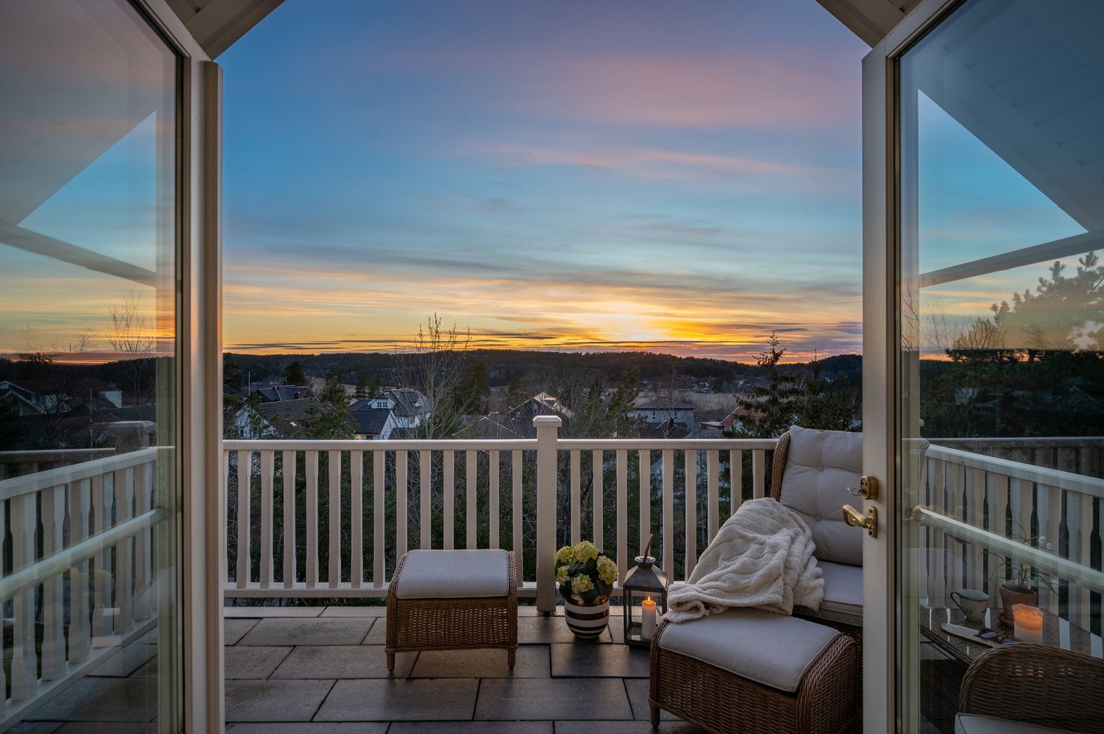 Utsikt mot vest fra overbygdt balkong i 2. etg Galleribilde