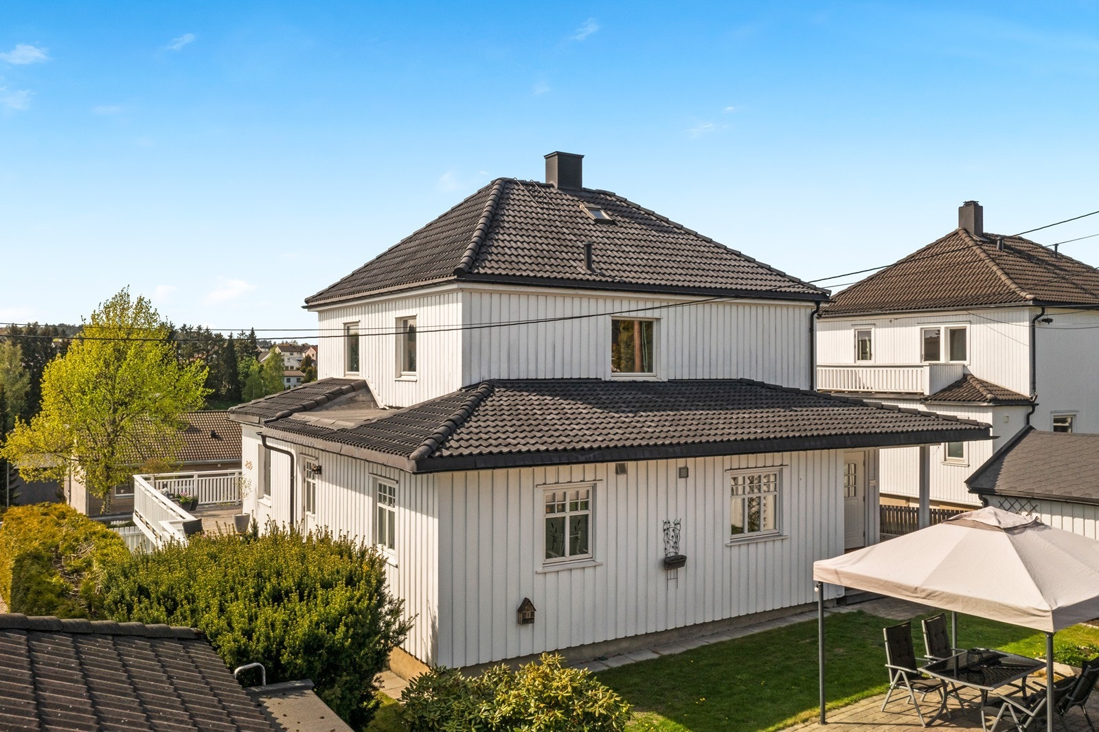 Fra eiendommen er det gangavstand til alle byens fasiliteter. Det er også gangavstand til flere skoler, barnehager, og Sarpsborg stadion. Galleribilde