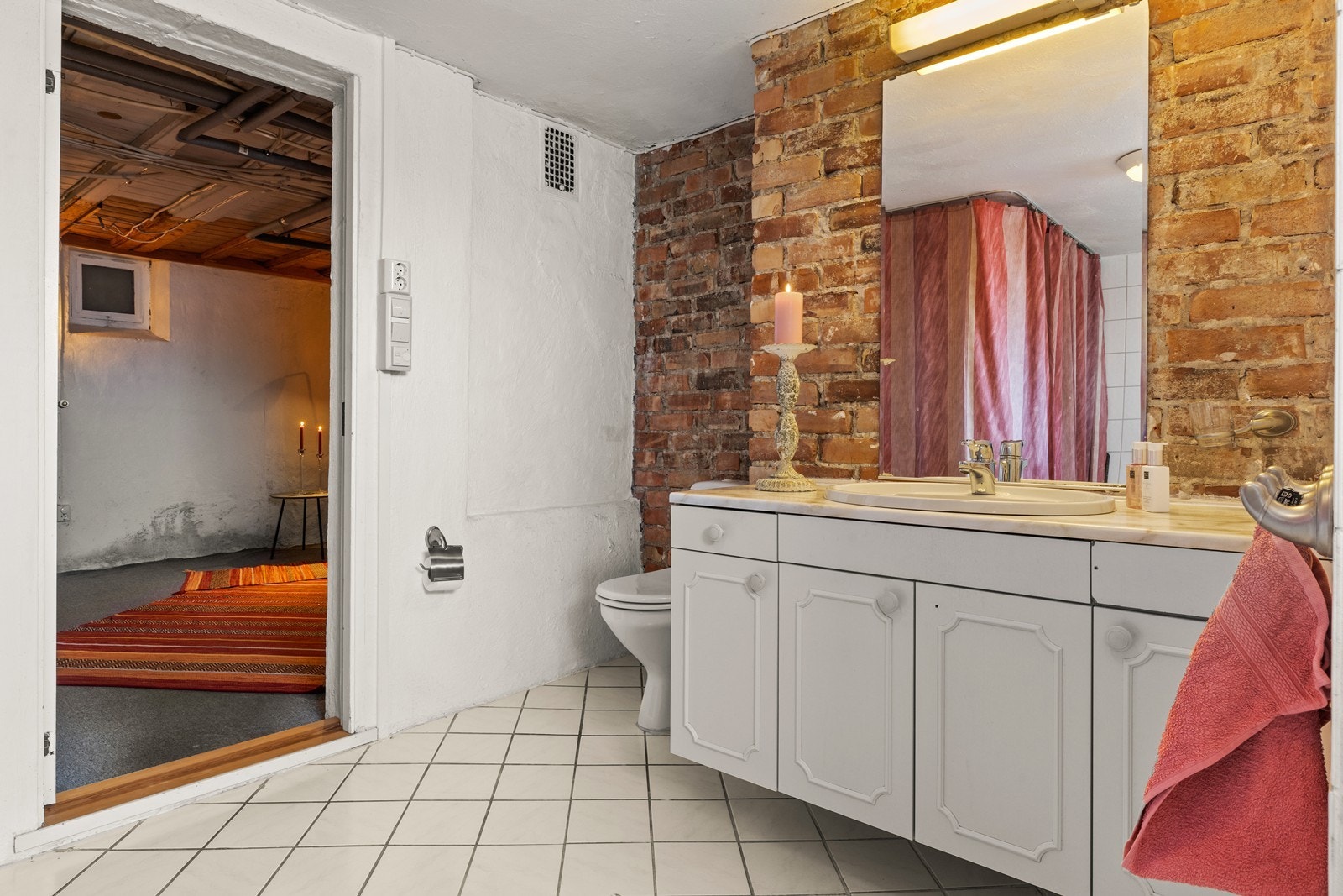 Bad i kjeller Galleribilde