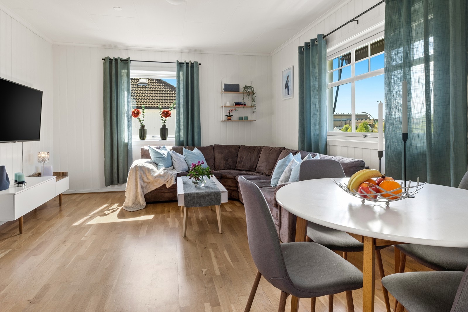 Stue i leilighet i andre etasje Galleribilde