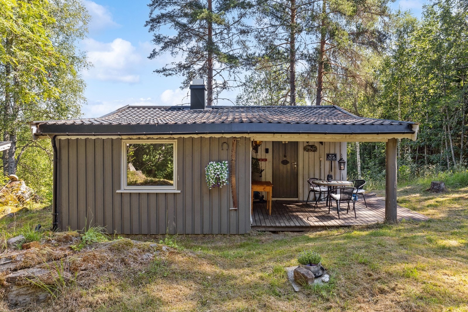 I inngangspartiet er det en takoverbygget terrasse. Galleribilde
