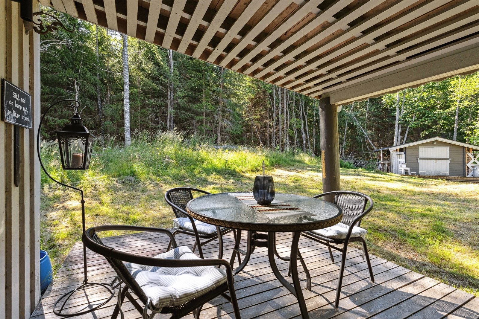 Eiendommen omkranses av skrog og er med det svært usjenert. Galleribilde