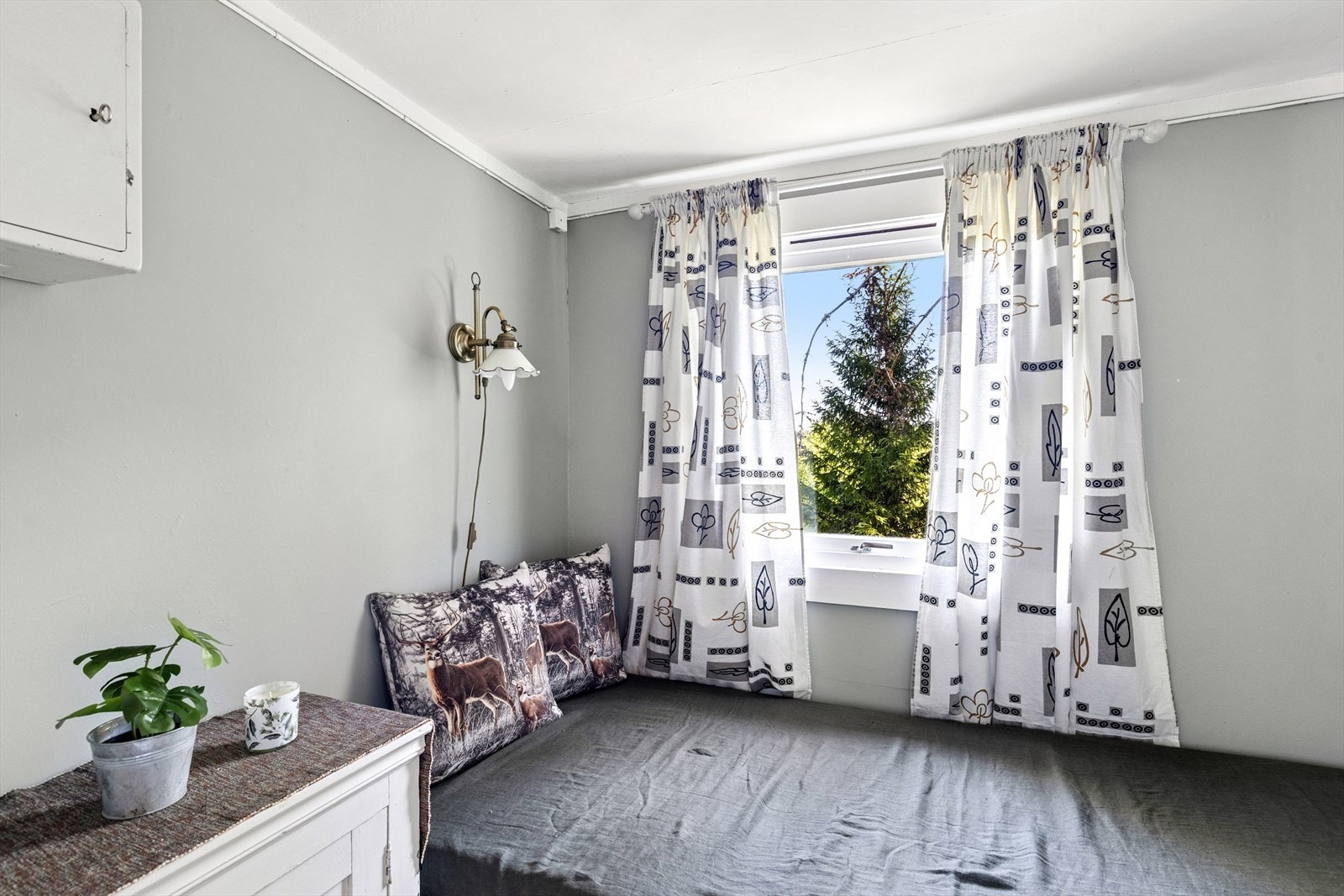 Det er plass til enkeltseng eller køyeseng på dette rommet. Galleribilde