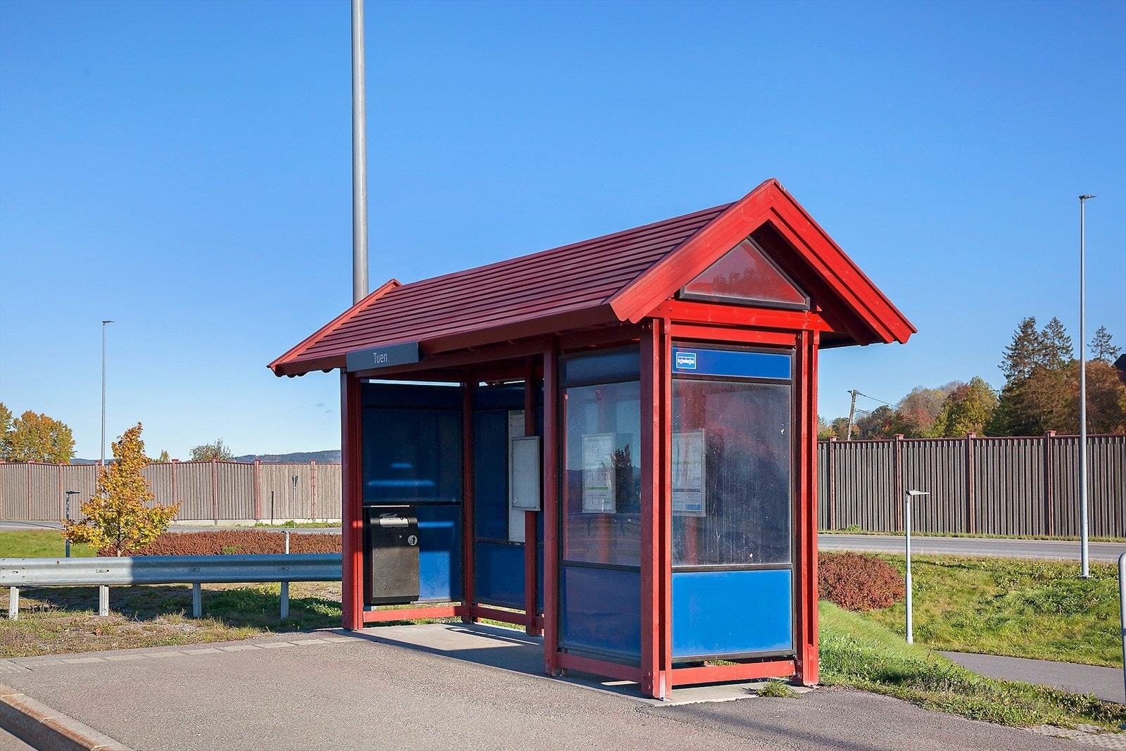 Tuen buss stopp er næremeste kollektiv fra boligen. Galleribilde