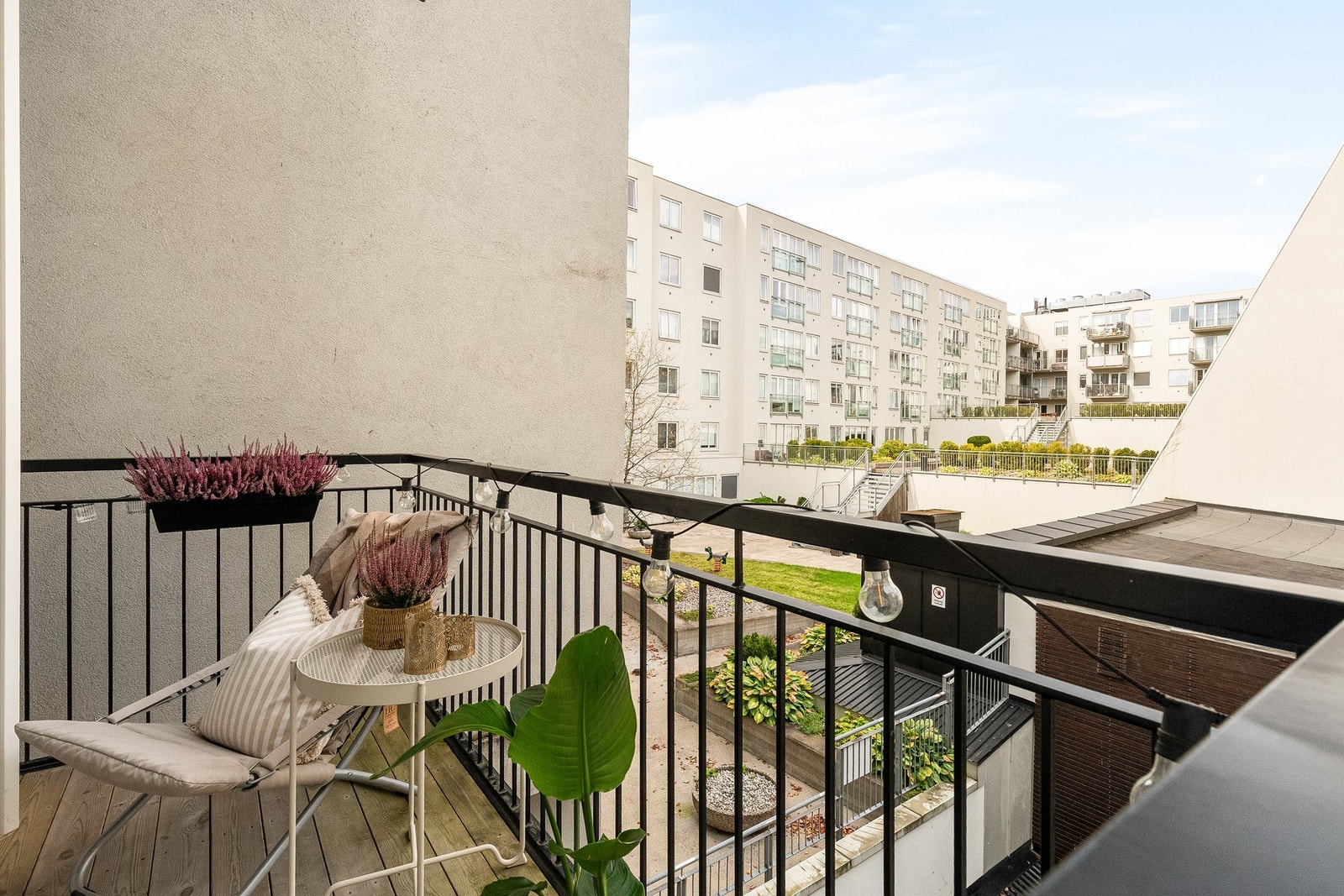 Fra hovedsoverommet er det utgang til en hyggelig balkong på ca. 4 kvm, vendt mot nord. Galleribilde