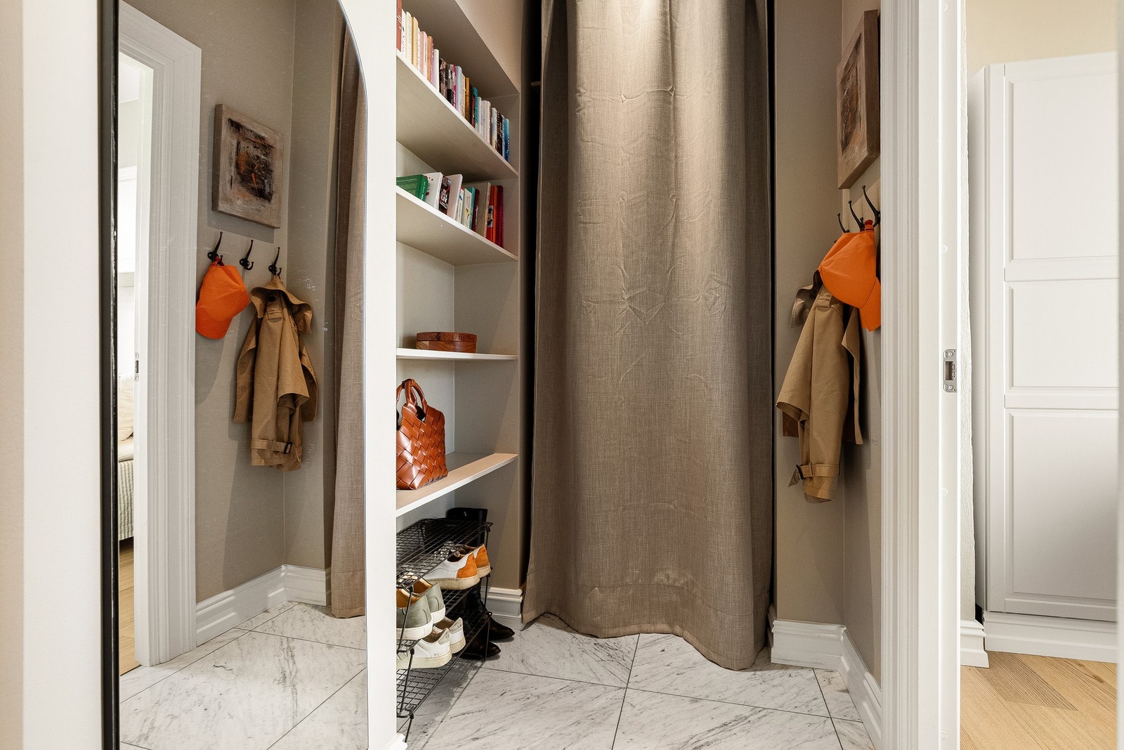 Det er god plass til oppheng av yttertøy. Galleribilde