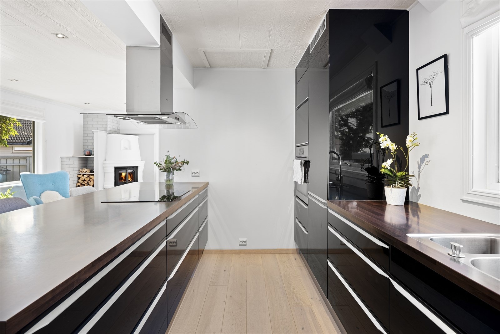 - Integrerte hvitevarer med stekeovn i hoftehøyde - Galleribilde