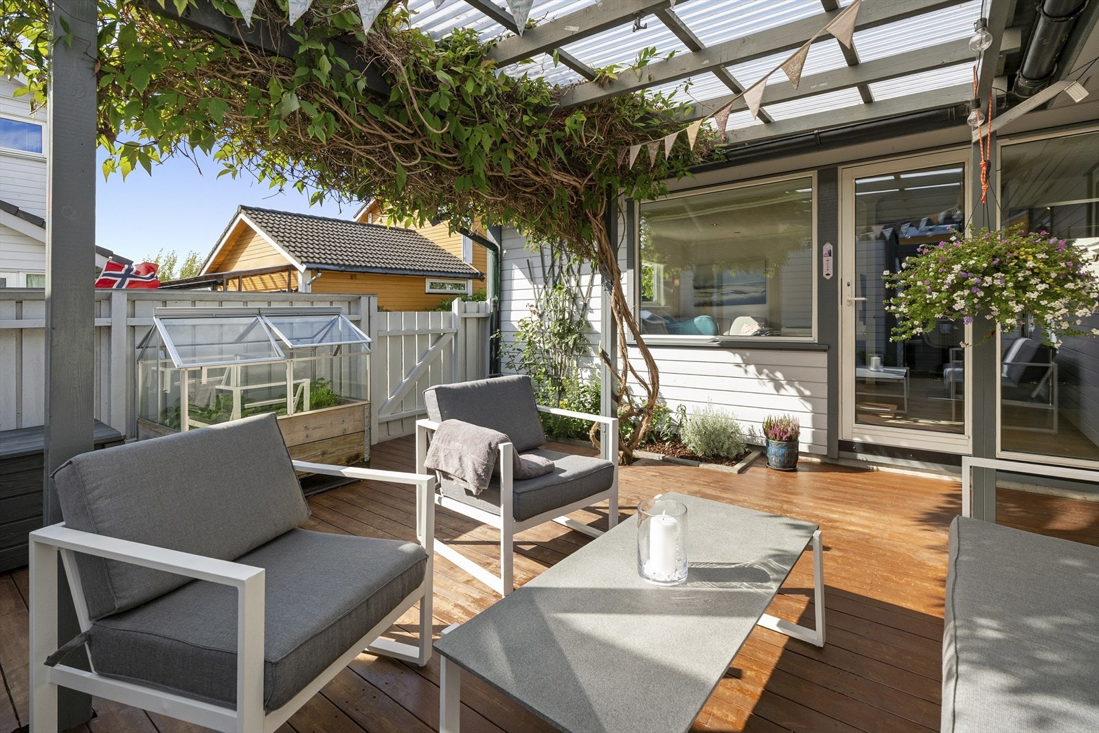 - En lekker enebolig med solrike uteområder og god standard - Galleribilde