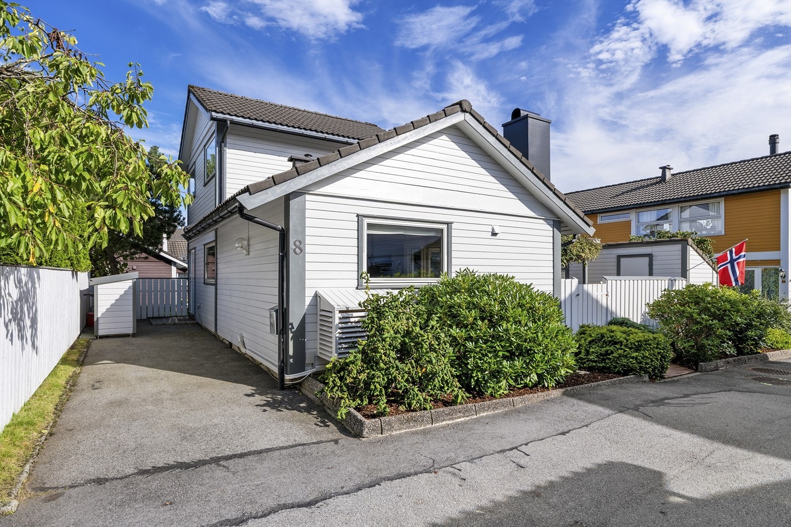 - Bilfritt tun med parkering i garasje - Galleribilde