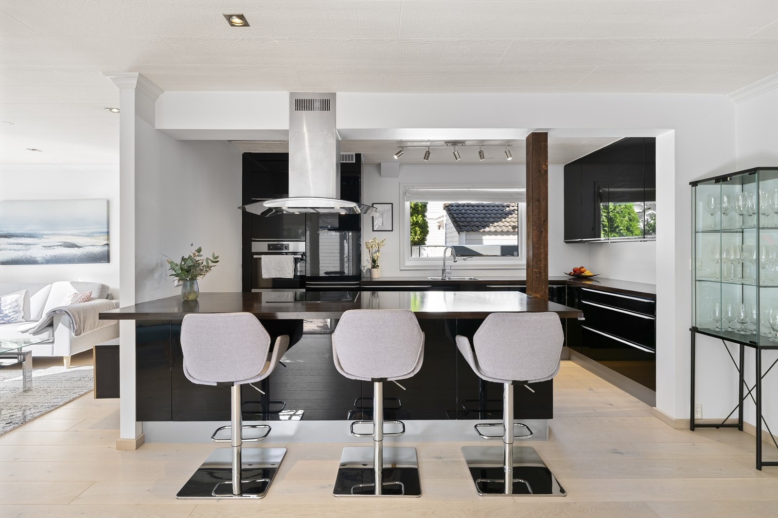 - Praktisk med barløsning for en rask frokost eller selskap mens en lager mat - Galleribilde