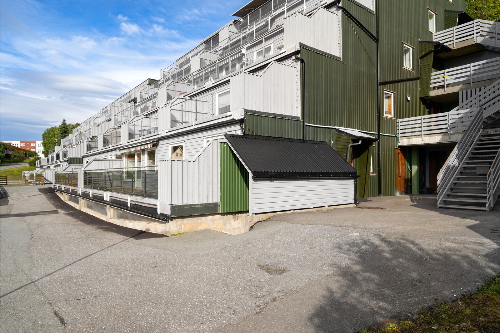 Leiligheten har trappefri adkomst fra fremsiden Galleribilde