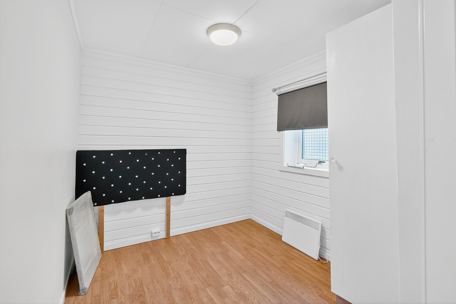 Soverom i kjelleren. Galleribilde