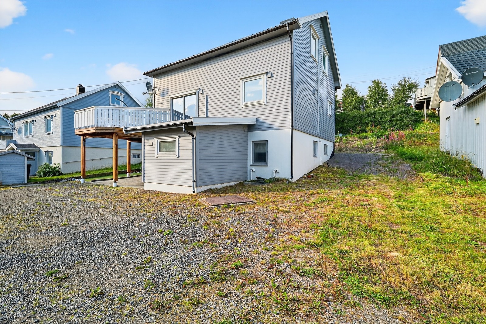 Boligen har nærhet til sentrum, dagligvare og turområder. Galleribilde