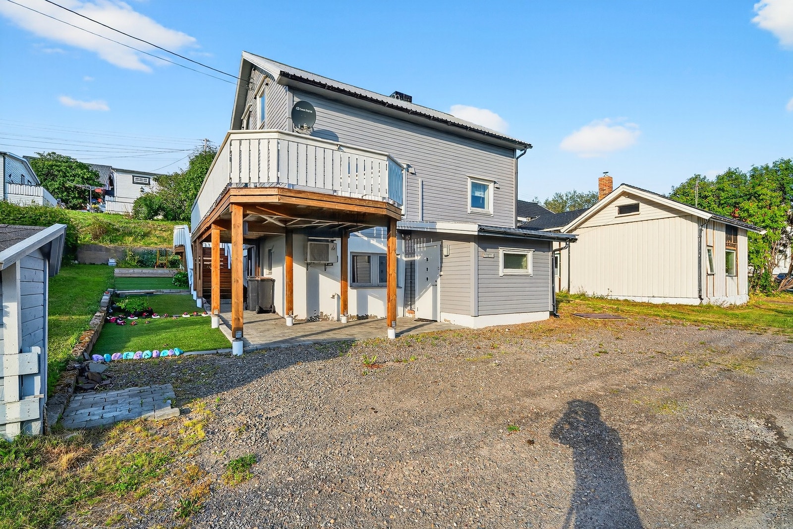 Velkommen til Elvegata 1B - en romslig enebolig med sentral beliggenhet. Foto: Thomassen Friluft Galleribilde