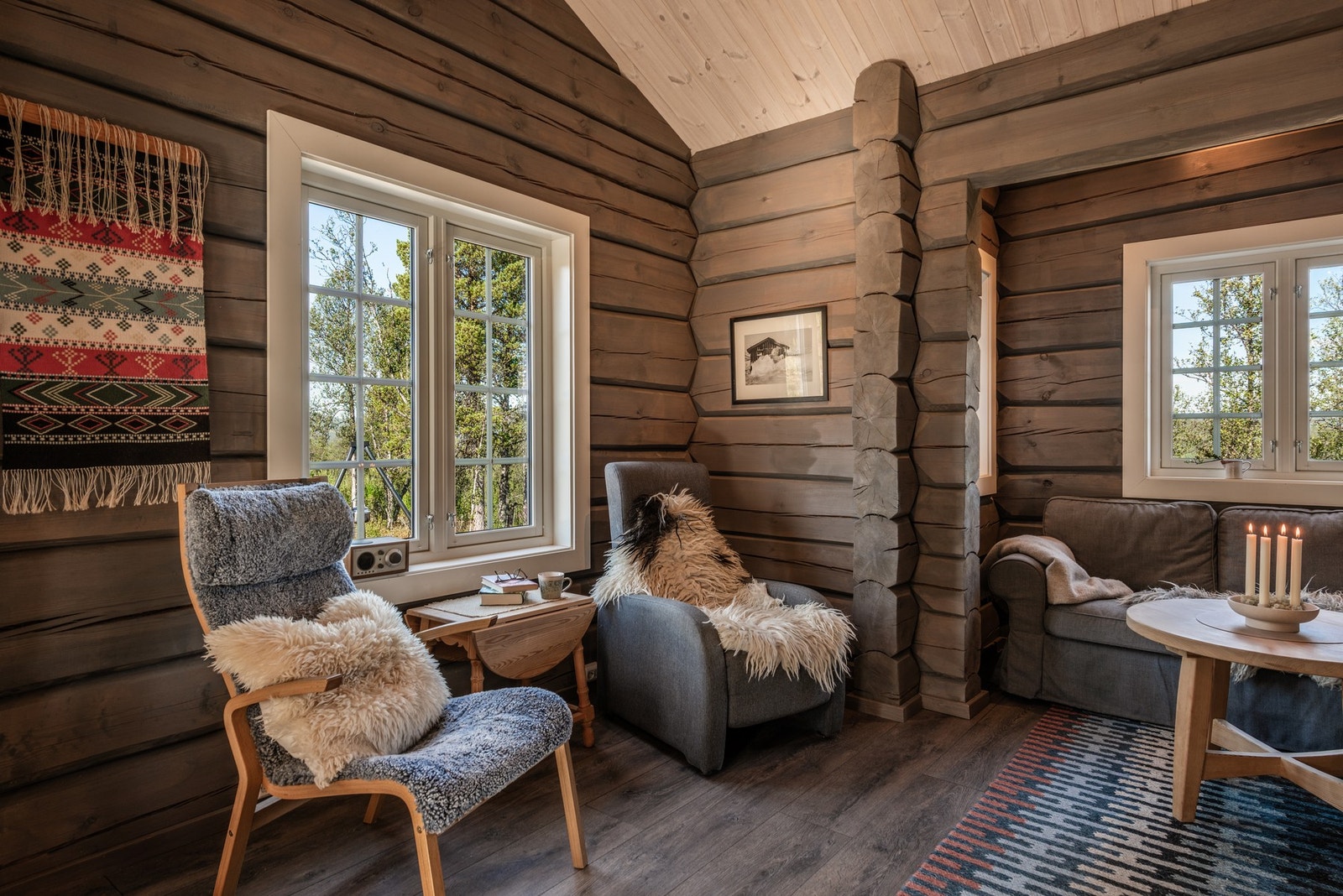 Kryp opp i godstolen med en god bok og nyt stillheten Galleribilde