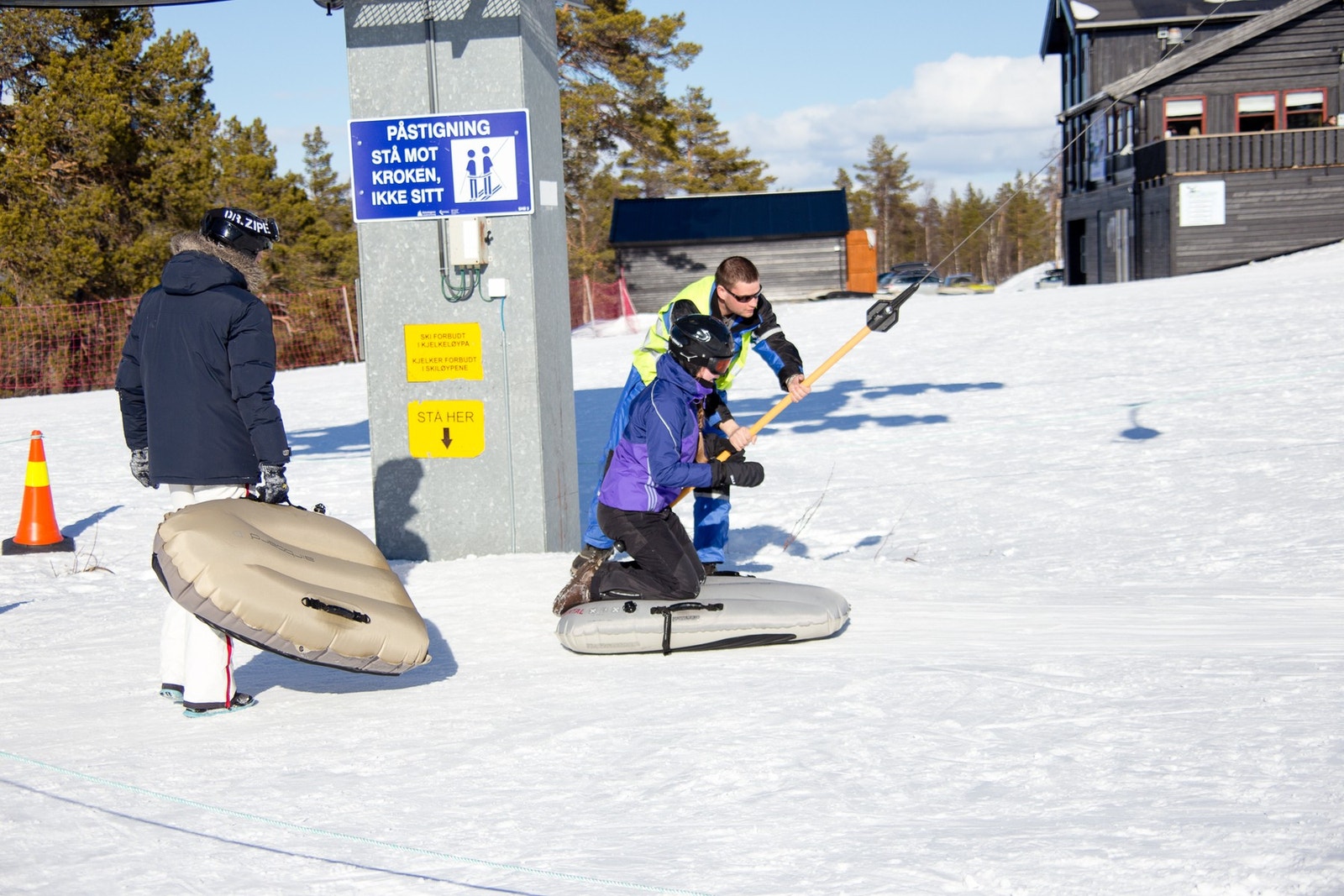 Søker du etter et aldri så lite adrenalinkick på vinterstid, er akebakken i Dagali Fjellpark det perfekte stedet å oppsøke Galleribilde