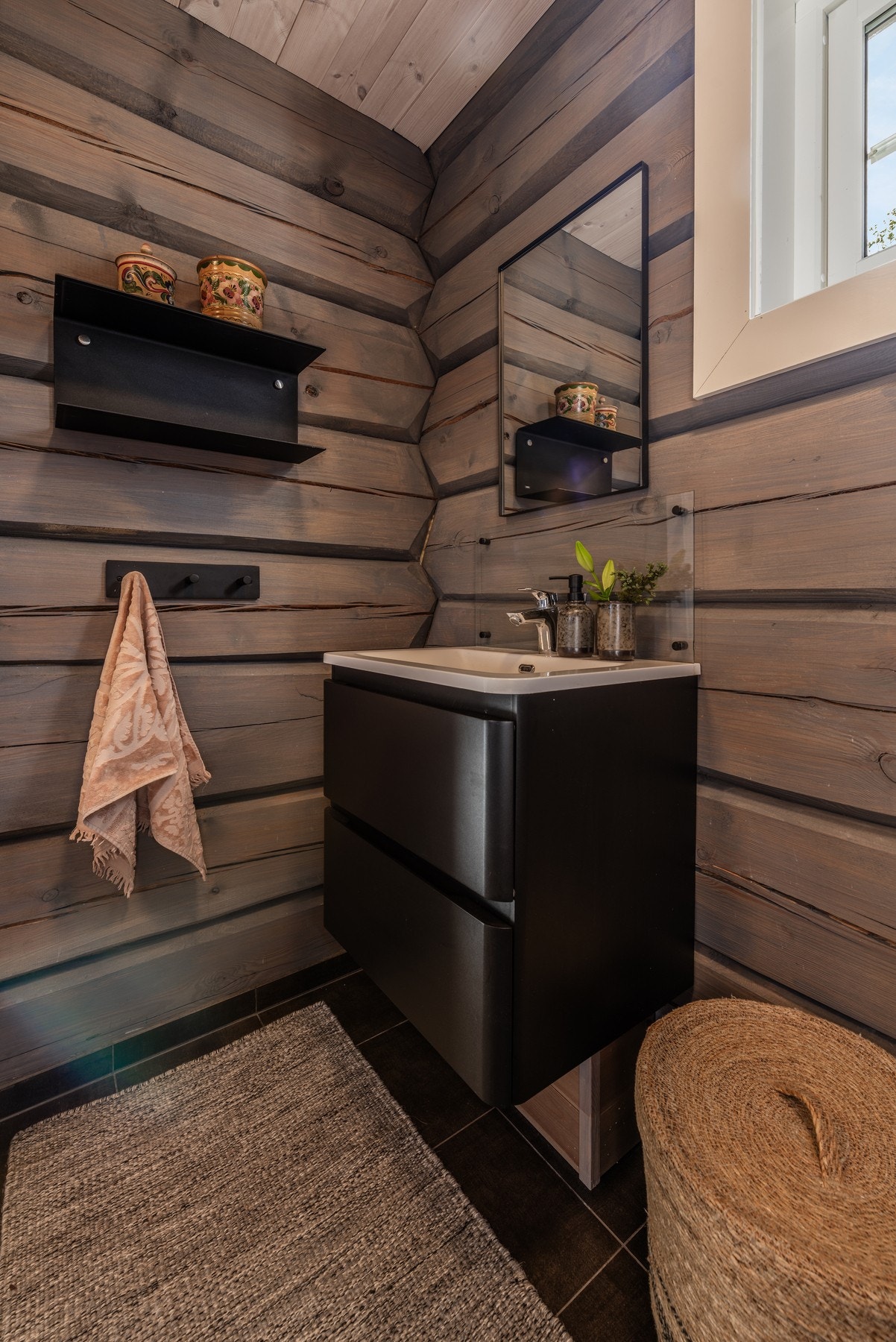 Badet byr på en lun og koselig atmosfære Galleribilde