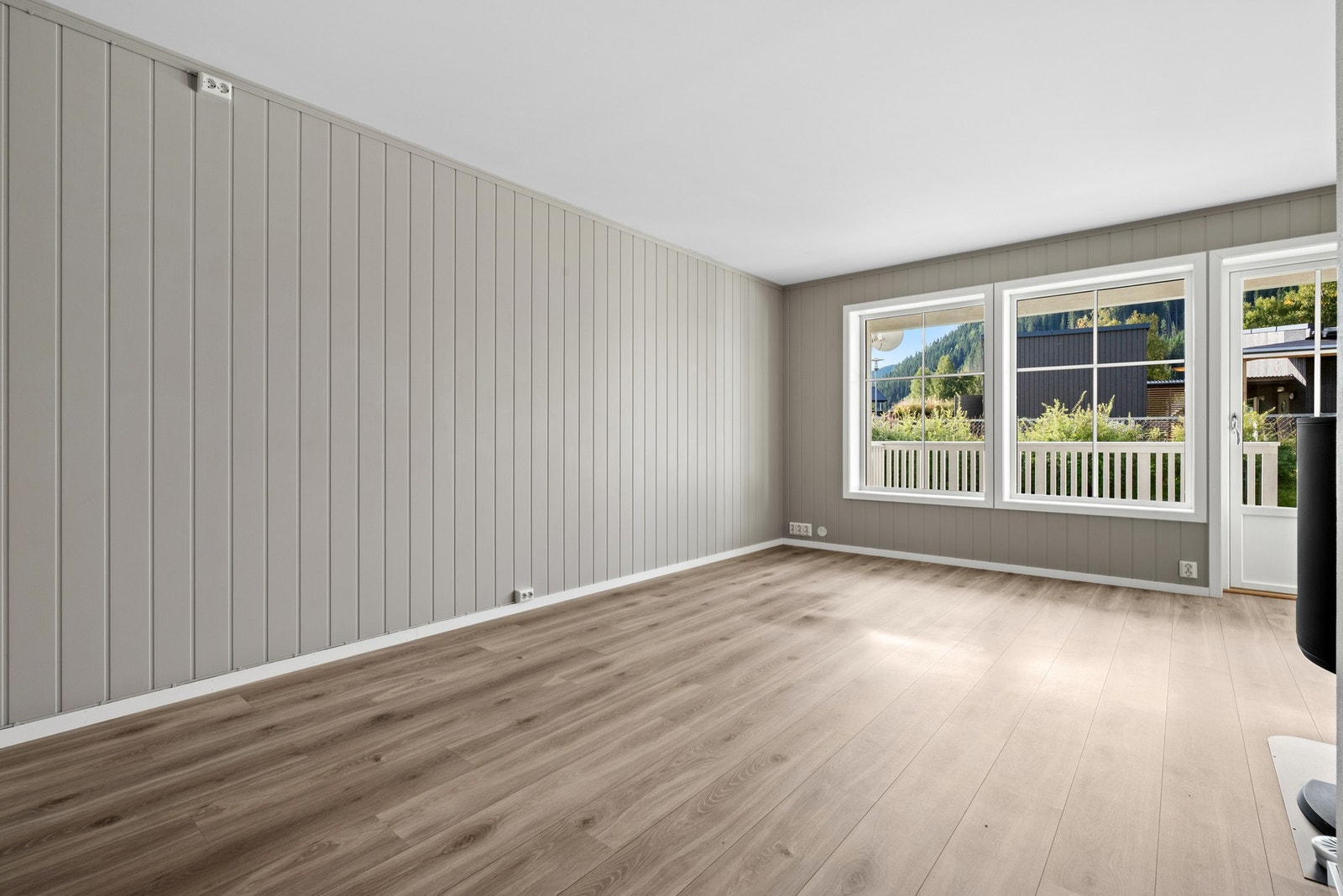 Fra stue/kjøkken er det utgang til terrasse. Galleribilde