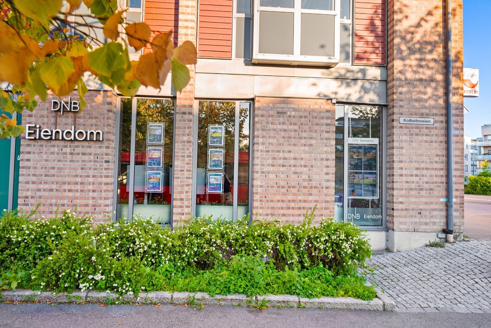 DNB Eiendom ligger sentralt på Kolbotn. Galleribilde