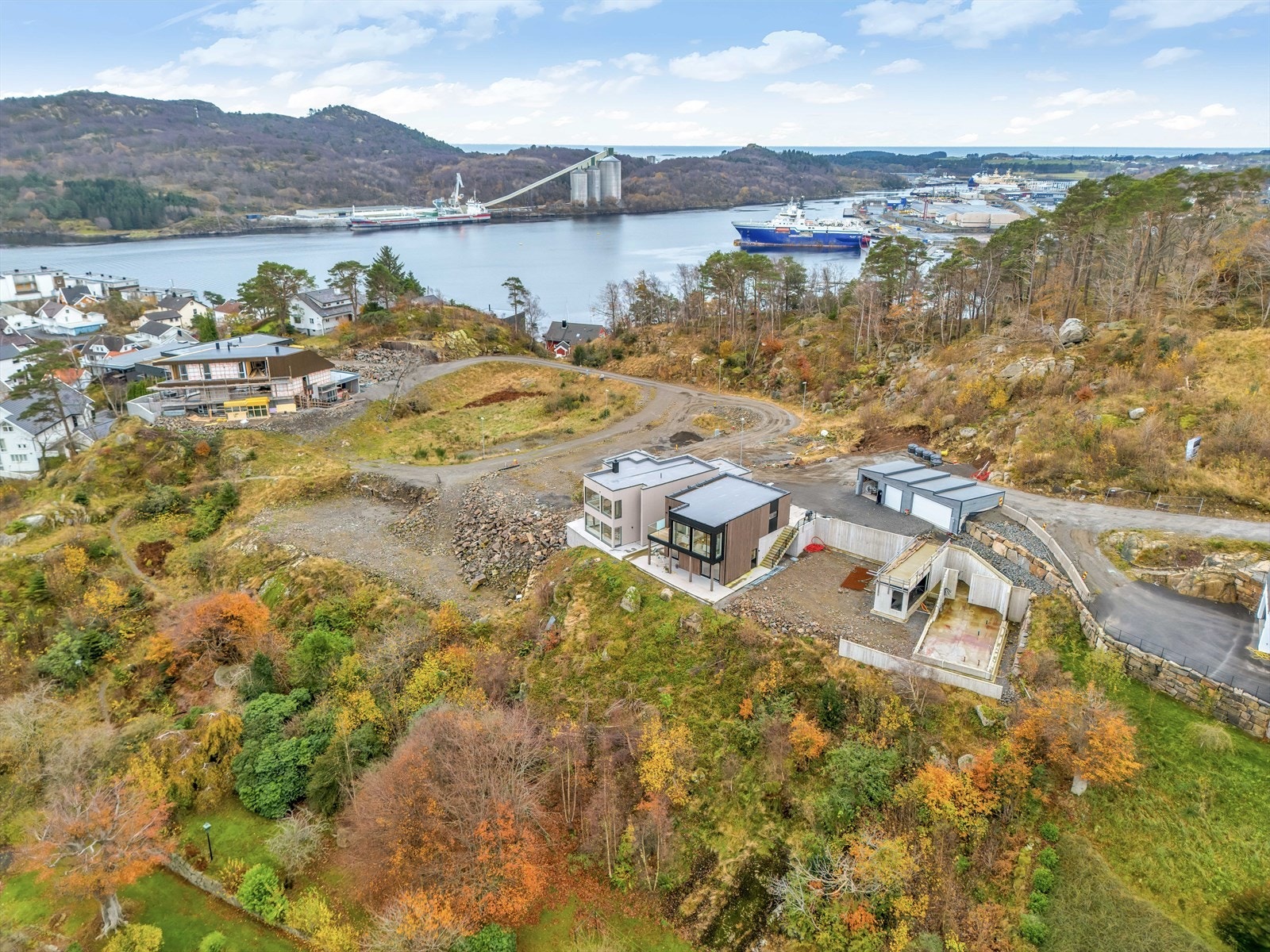 Flere solgte tomter er påbegynt og en er innflyttet Galleribilde