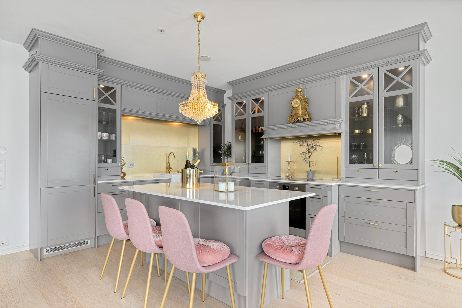 Meget lekkert kjøkken utført i klassiske detaljer. Galleribilde