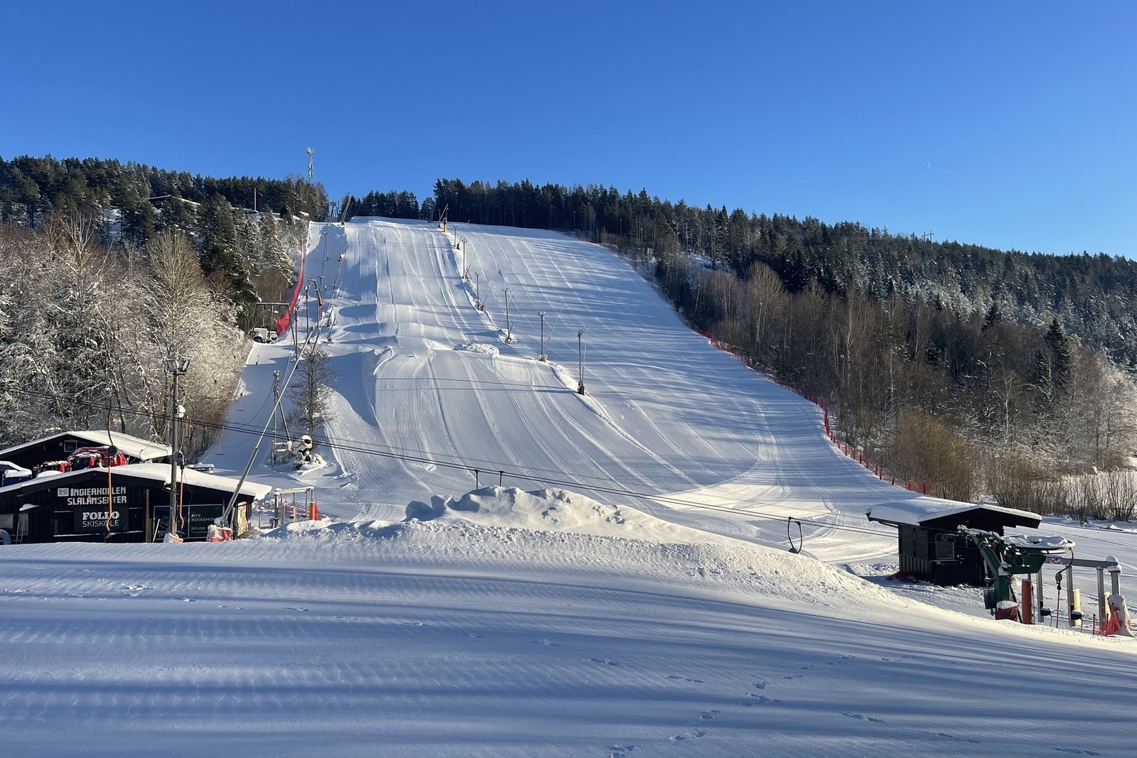 Ski-in/ski-out. Ingierkollen skibakke som nærmeste nabo. Galleribilde