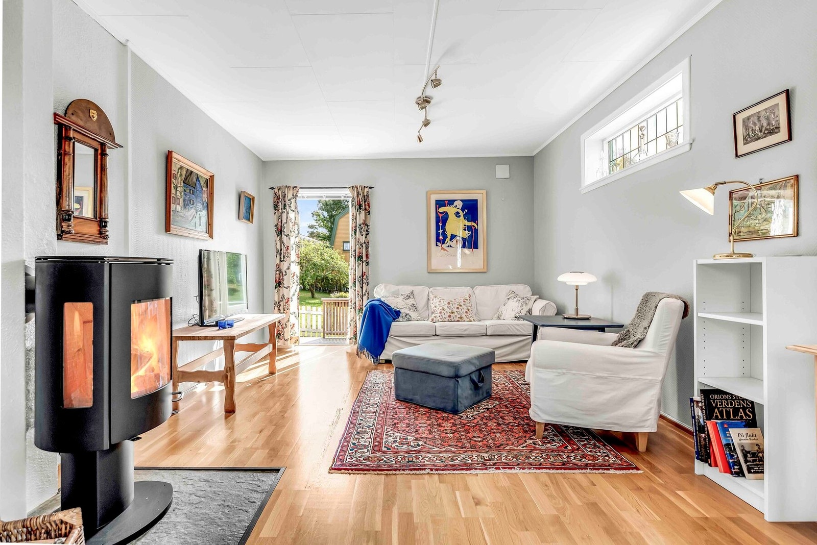 Stor og tiltalende stue Galleribilde