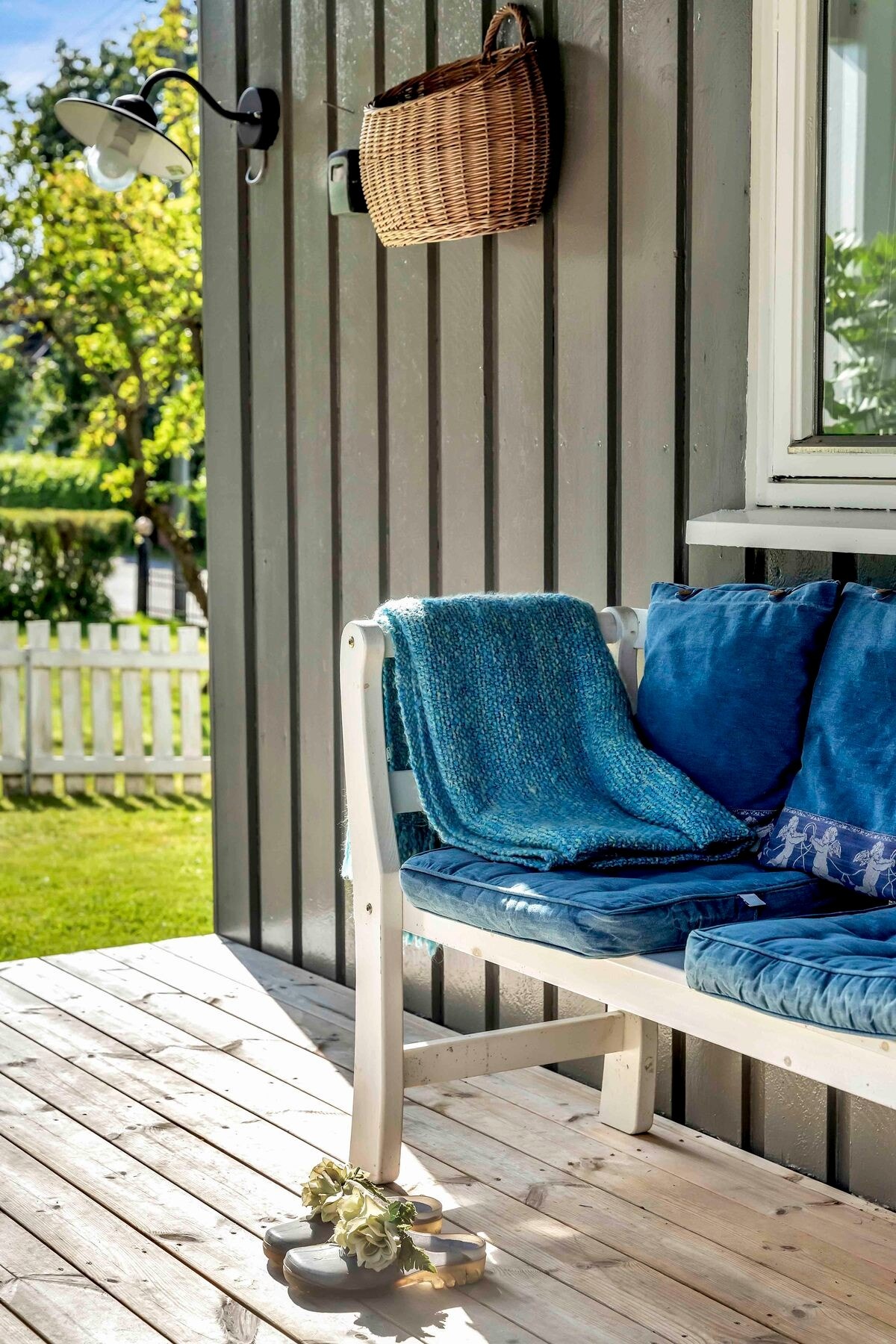 Nyere platting ved inngangspartiet fra 2023 Galleribilde