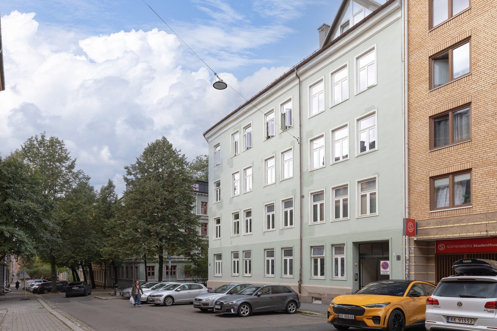 Her bor du stille og rolig til, med kort vei hverdagsfasiliteter. Galleribilde