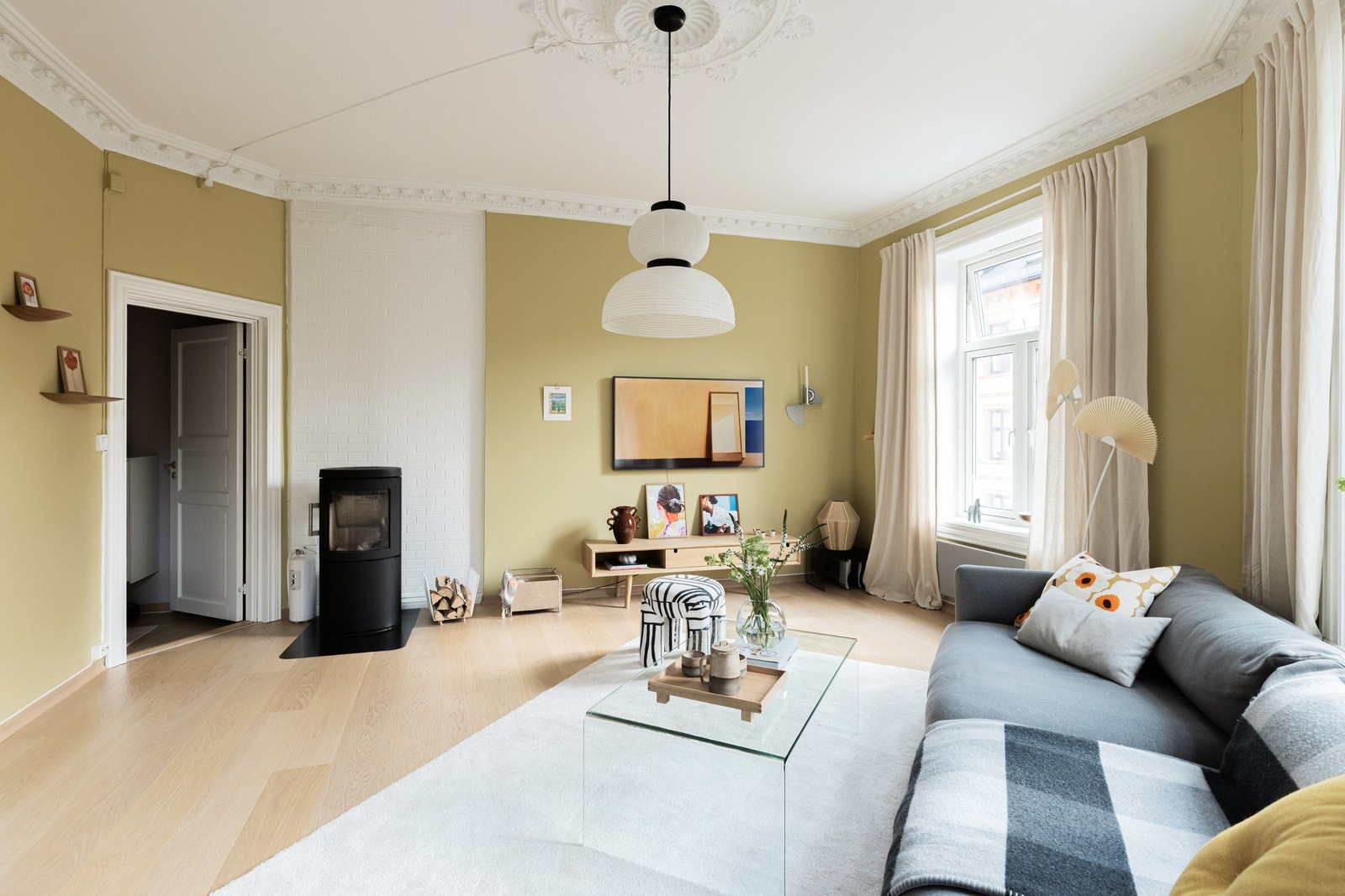 Beliggenheten byr på flotte parkområder og kort gangavstand til kollektivtransport, servicetilbud og alt du trenger i hverdagen. Galleribilde