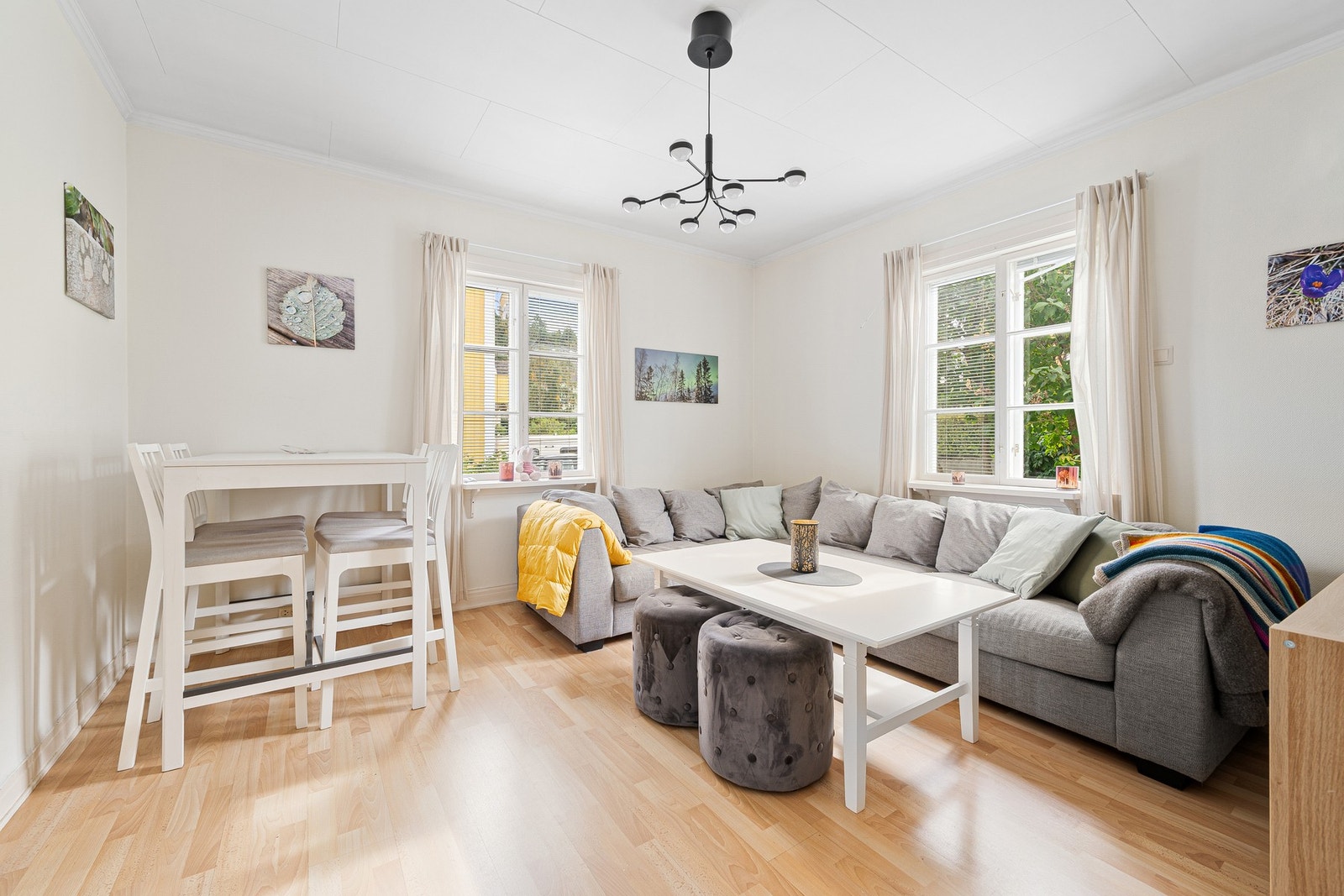 Den andre leiligheten i 1.etasje består av stue, kjøkken, WC-rom, bad og soverom. Galleribilde