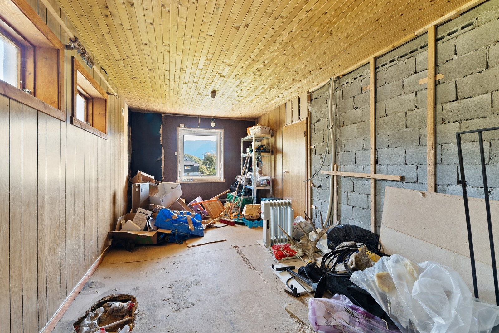 Uinnredet rom med mange muligheter. Obs: Opprinnelig inntegnet som garasje, ikke søkt bruksendring. Galleribilde