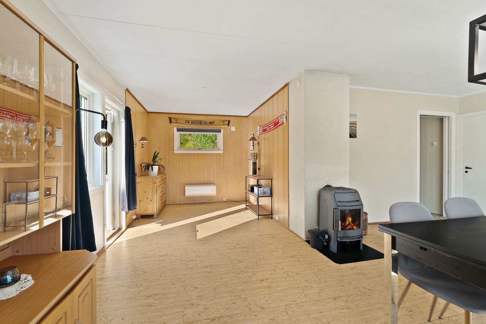 Stua har flere sosiale soner som gir gode muligheter for ønsket møblement. Galleribilde