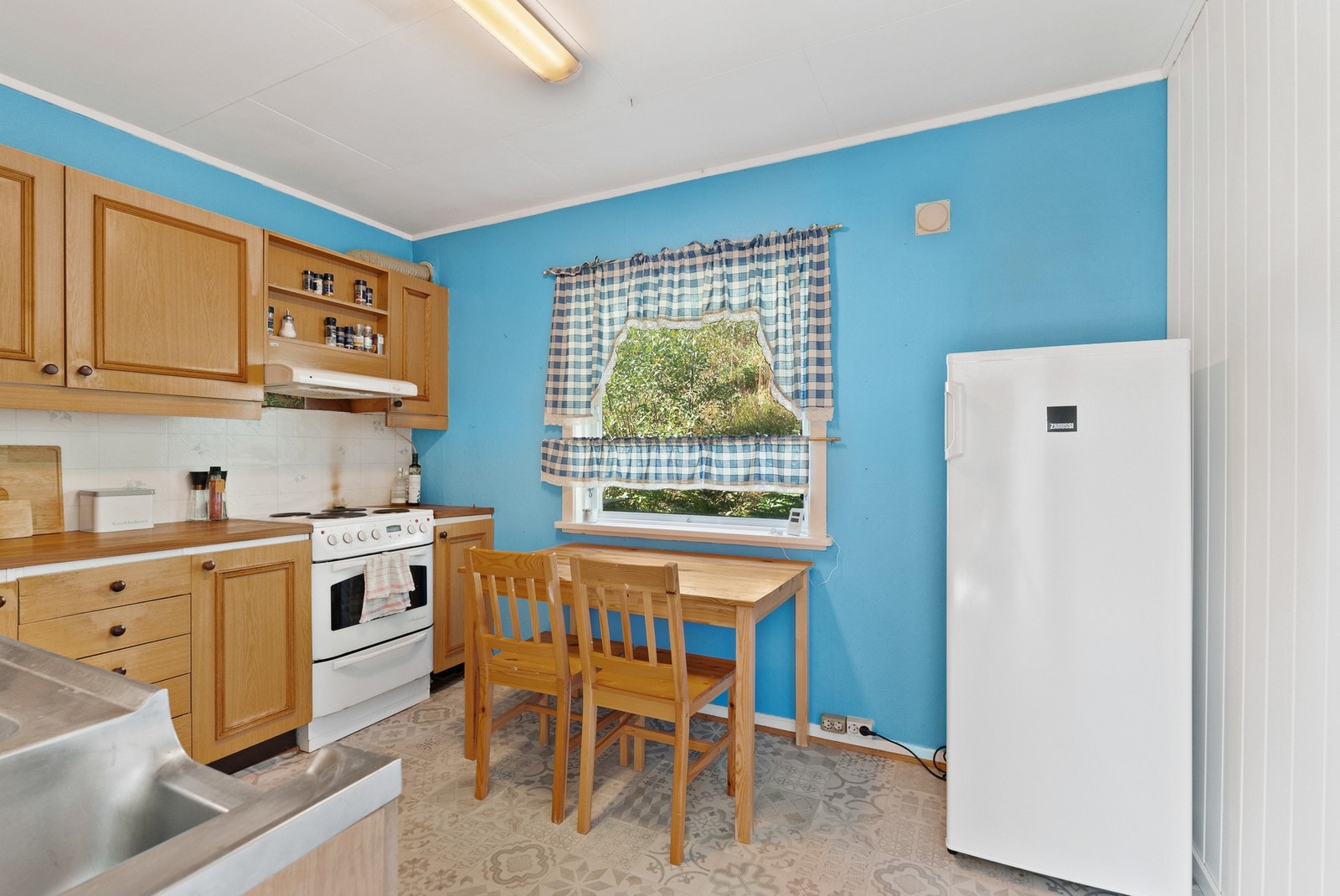 Kjøkkenet ligger i eget rom og er godt utbygget. Galleribilde