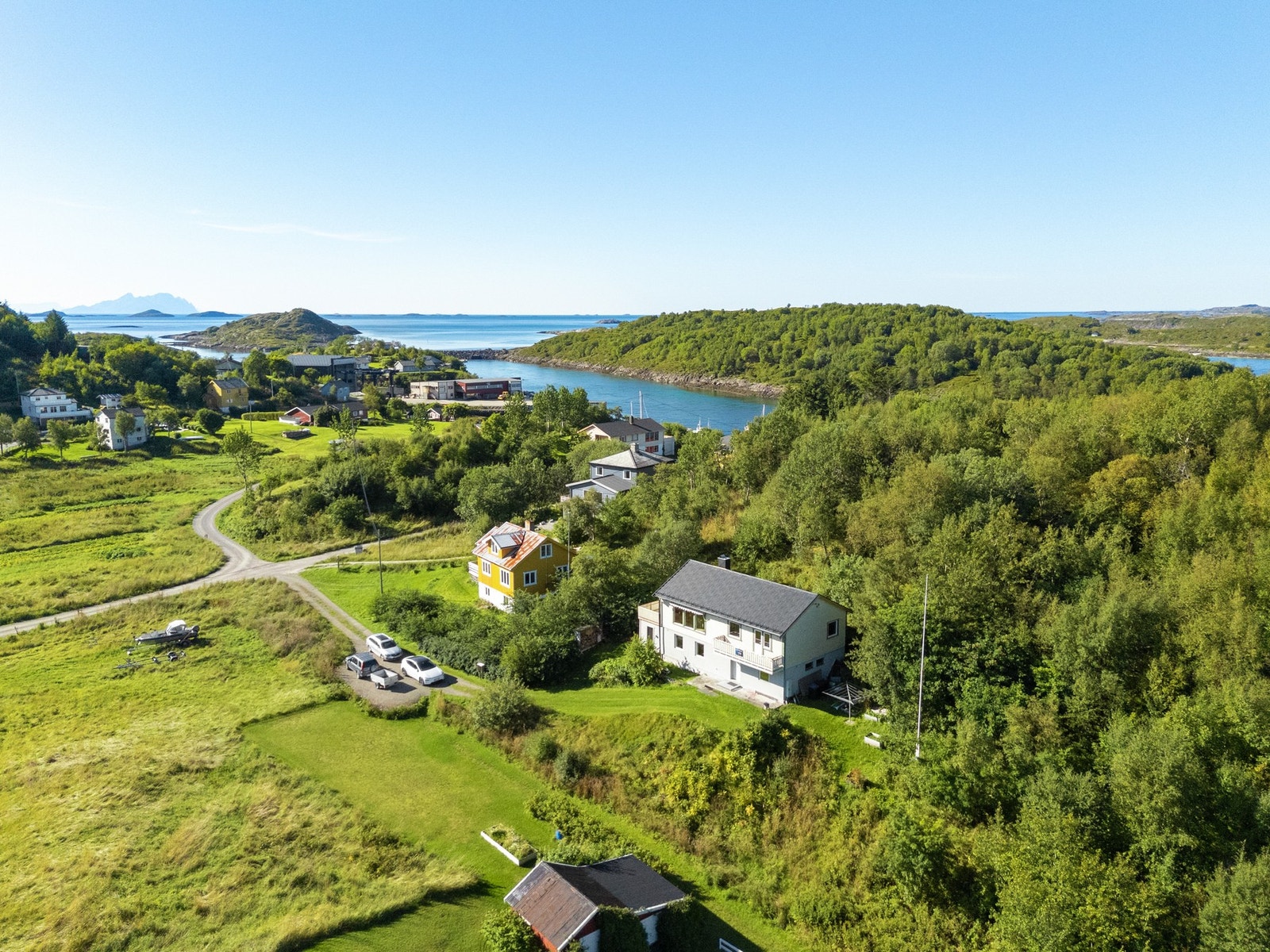 Nærhet til flott turterreng og sjøen. Galleribilde