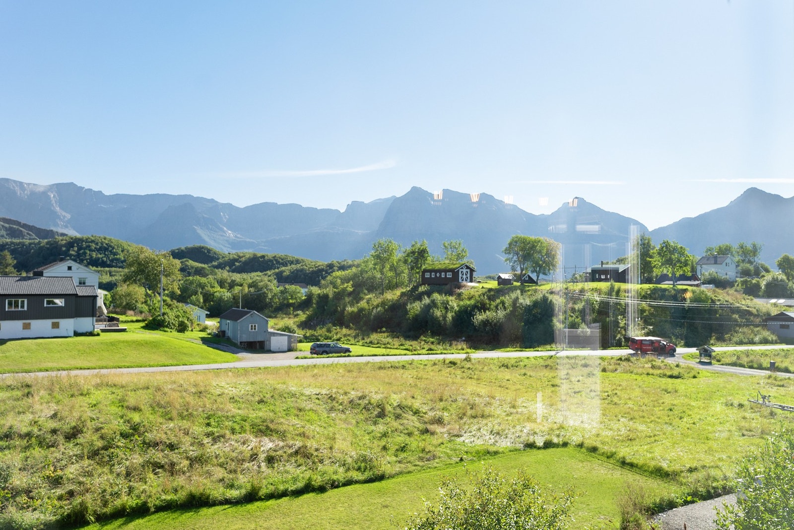 Nydelig utsikt mot Brennvikfjellene. Galleribilde