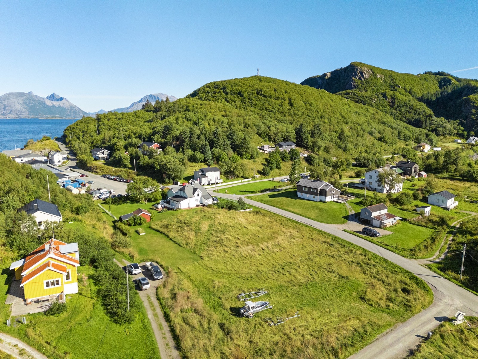 Området oppleves stille og rolig med nærhet til de fleste fasiliteter man trenger i hverdagen. Galleribilde