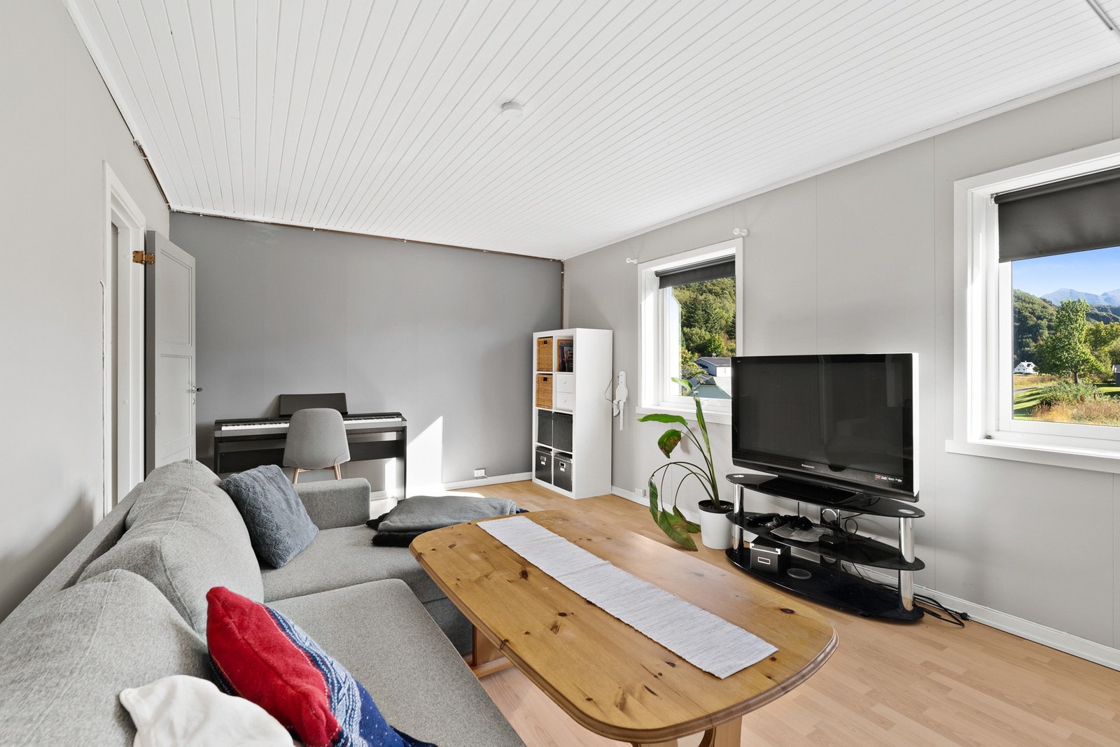 Det er innlagt fiberbredbånd fra Trollfjord. Obs: Opprinnelig inntegnet som hobbyrom, ikke søkt bruksendring. Galleribilde