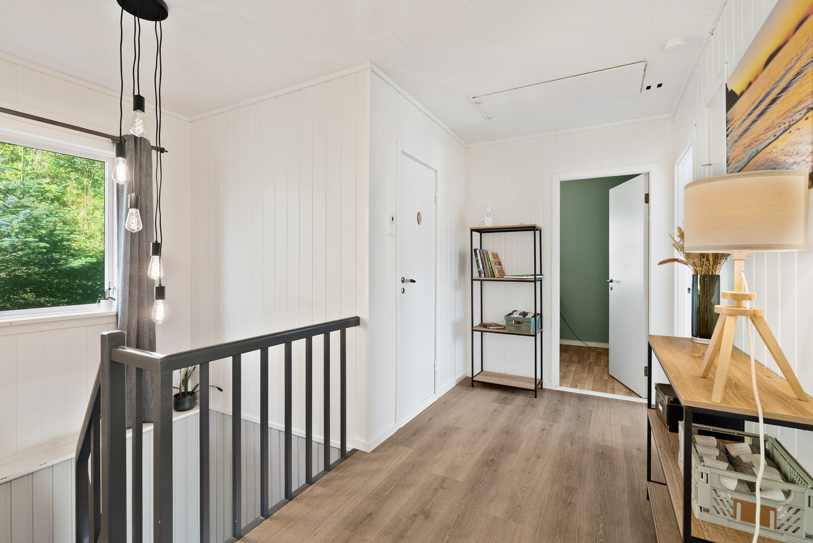 Trapperom/gang med adkomst til bad og 2 soverom. Adkomst via luke i himling til kaldloft. Galleribilde