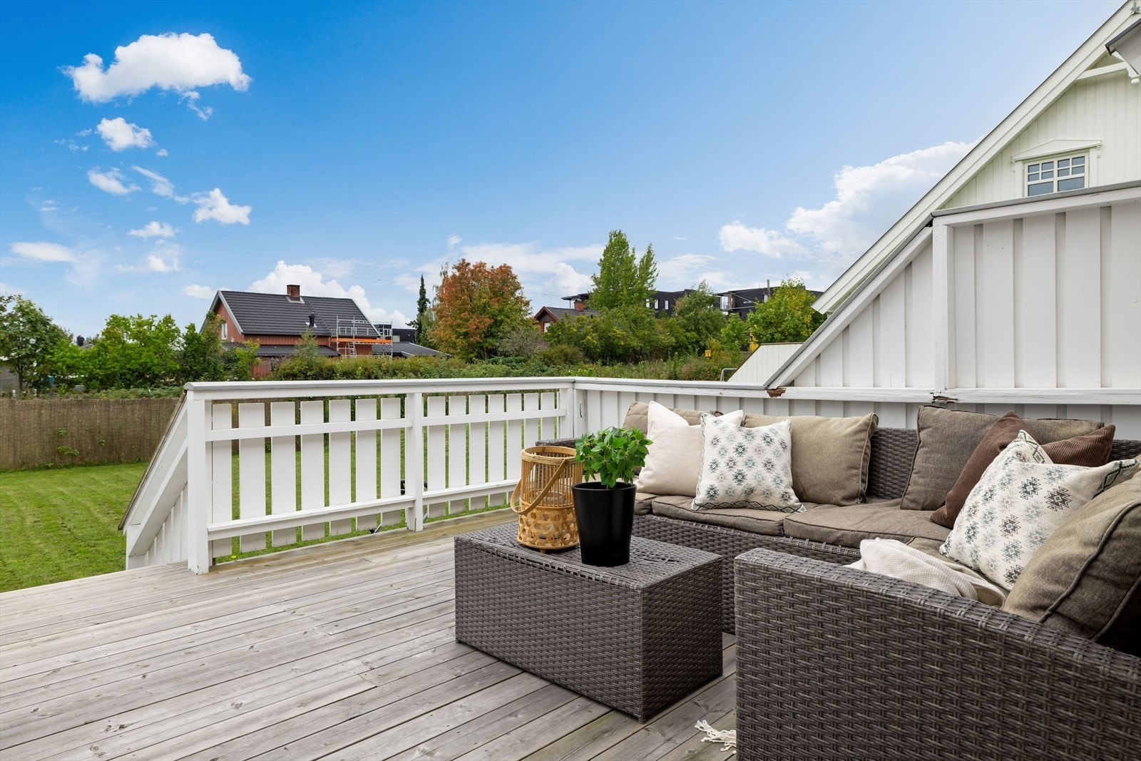 Det er god plass til hagemøbler, grill og annet ønskelig. Galleribilde