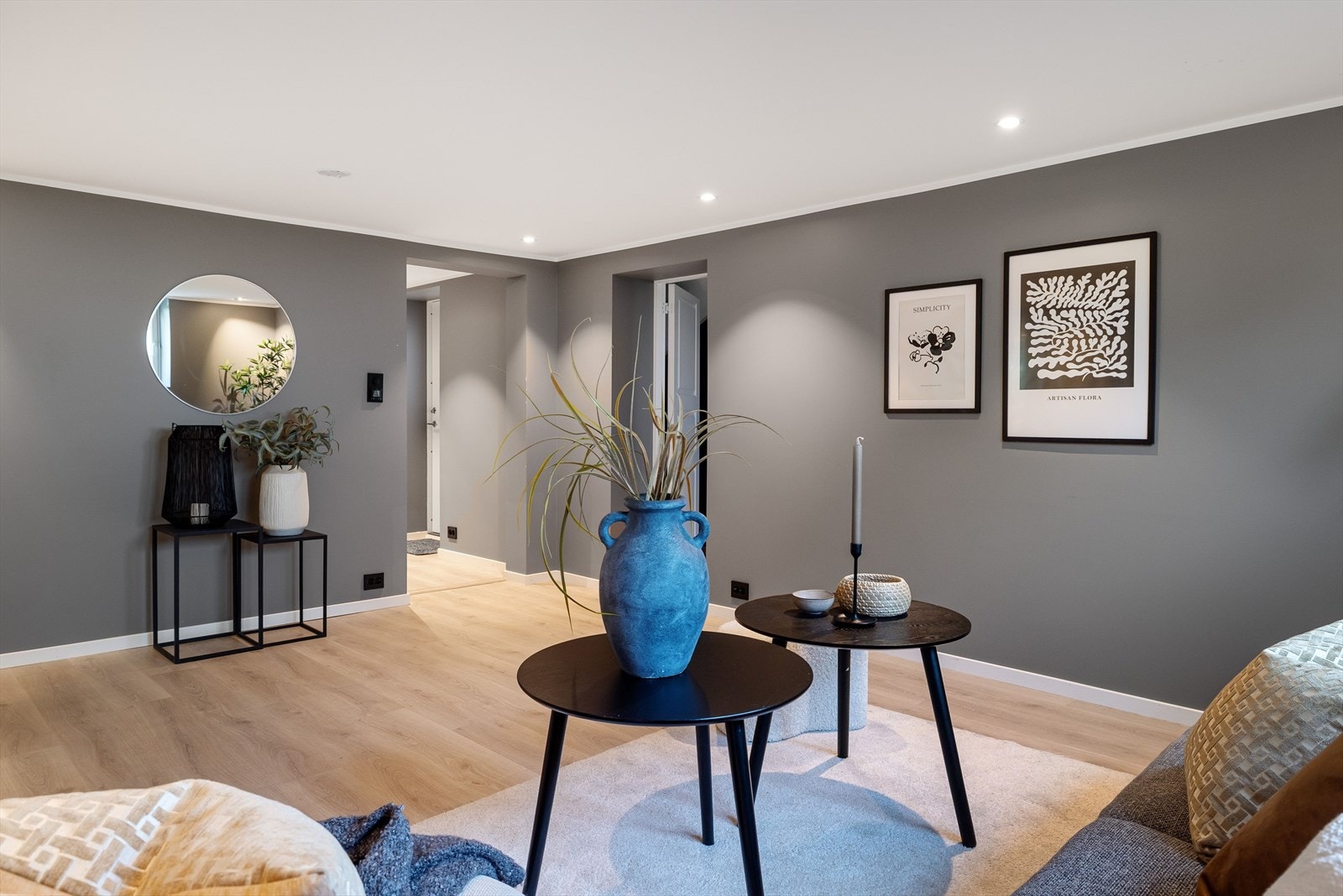 Gulvet har laminat og elektrisk gulvvarme. Rommene i etasjen er ikke søkt bruksendret og rommene er derfor ikke godkjent til varig opphold. Se punktet "Ferdigattest/midlertidig brukstillatelse" i salgsoppgaven. Galleribilde