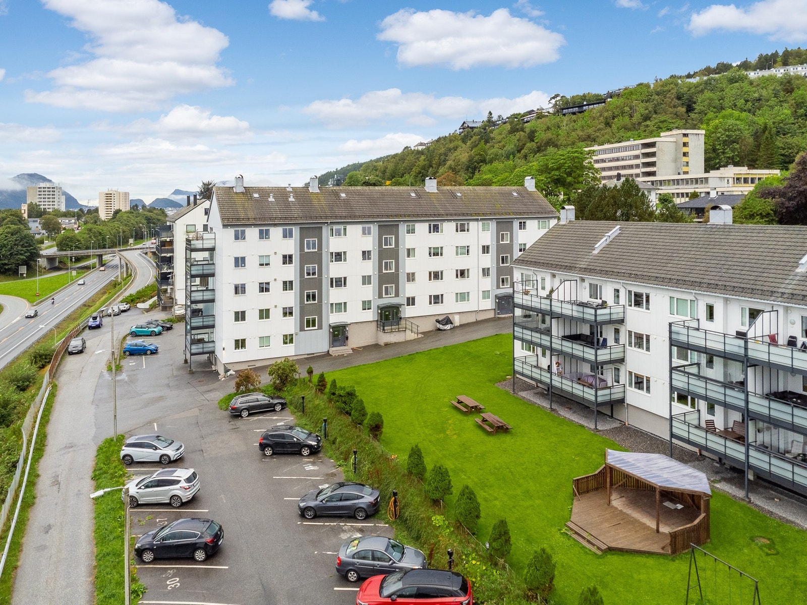 Inngangsparti på blokkens østside. Galleribilde