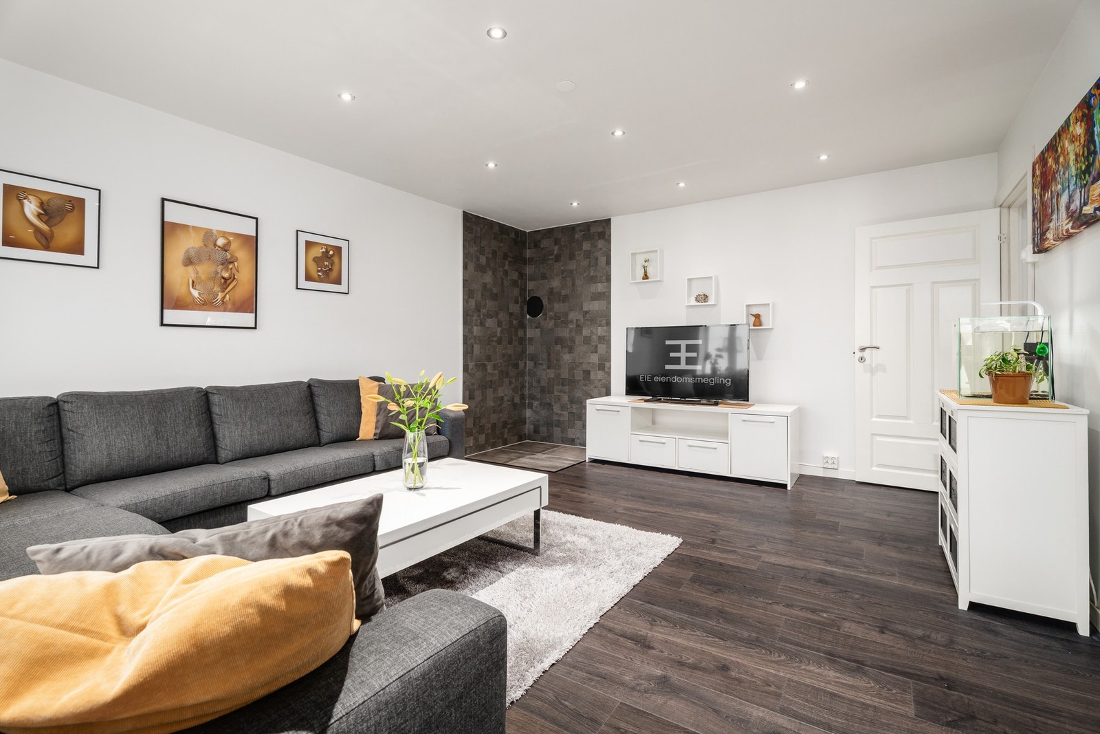 Du har mulighet til å sette inn ildsted i stua om du ønsker. I blokka er ny pipefôring fra 2020. Galleribilde